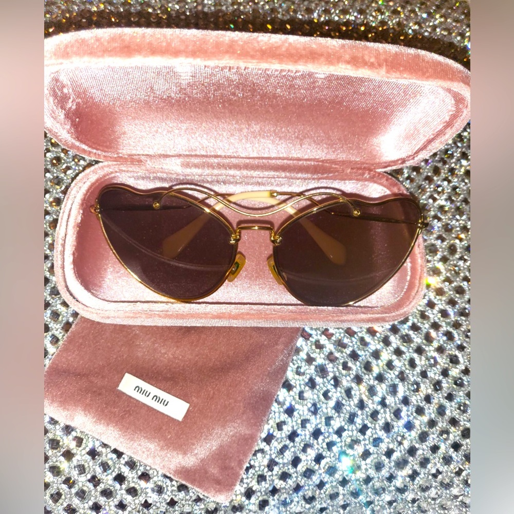 🎀Miu Miu MU55R 7OE GOLD HEART BUTTERFLY Authentic Sunglasses 🎀 Oversized 🎀 - Picture 3 of 6